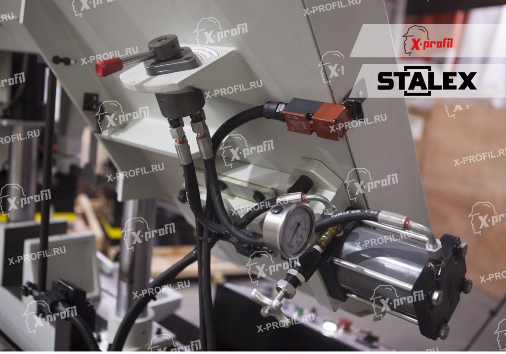Изображение Ленточнопильный полуавтоматический колонный станок Stalex TGK-4235