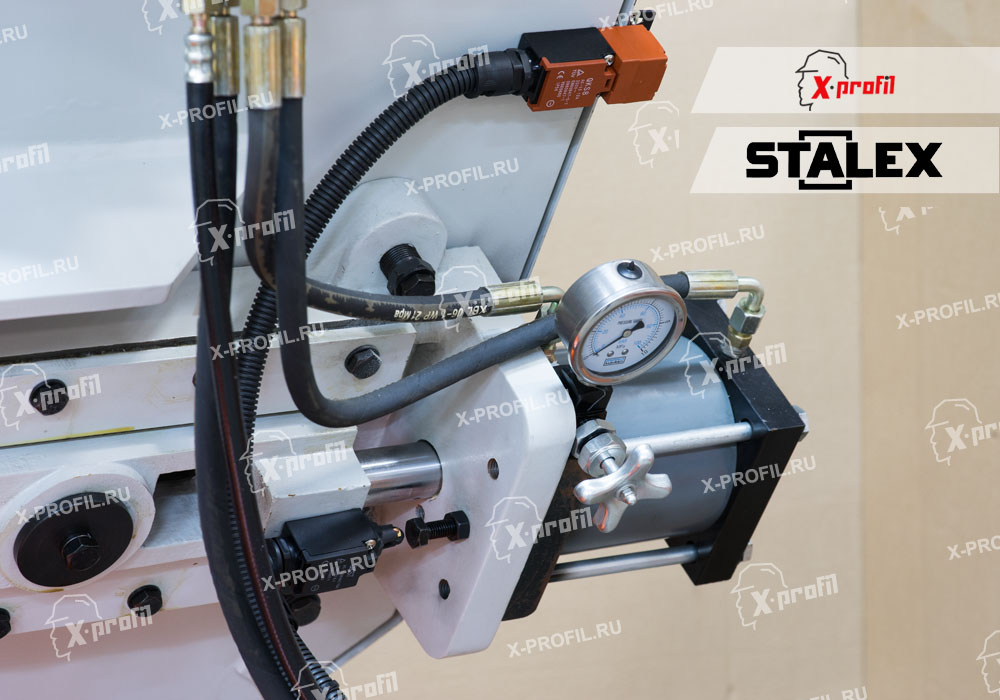 Фотография Ленточнопильный полуавтоматический колонный станок Stalex TGK4240
