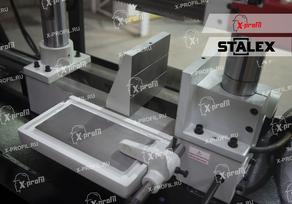 Ленточнопильный полуавтоматический колонный станок Stalex TGK-4235